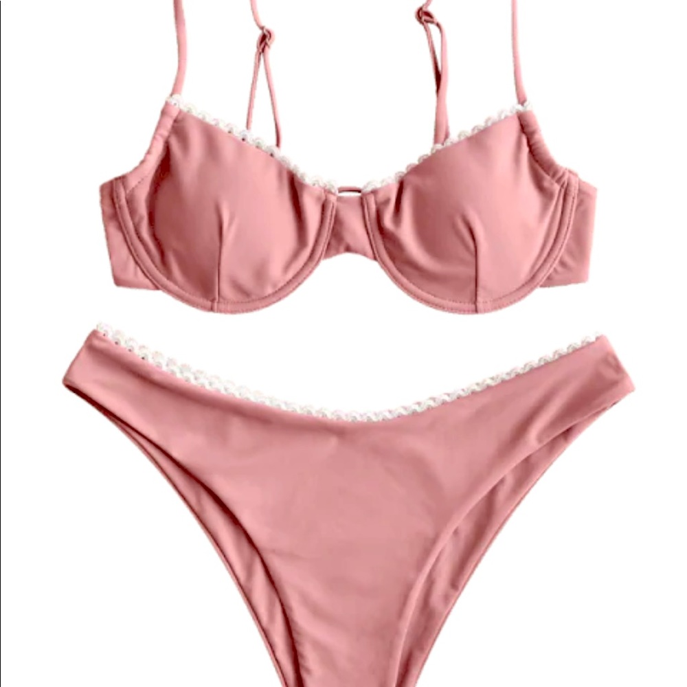 BRAND NEW / NEVER WORN / TAGS STILL ON